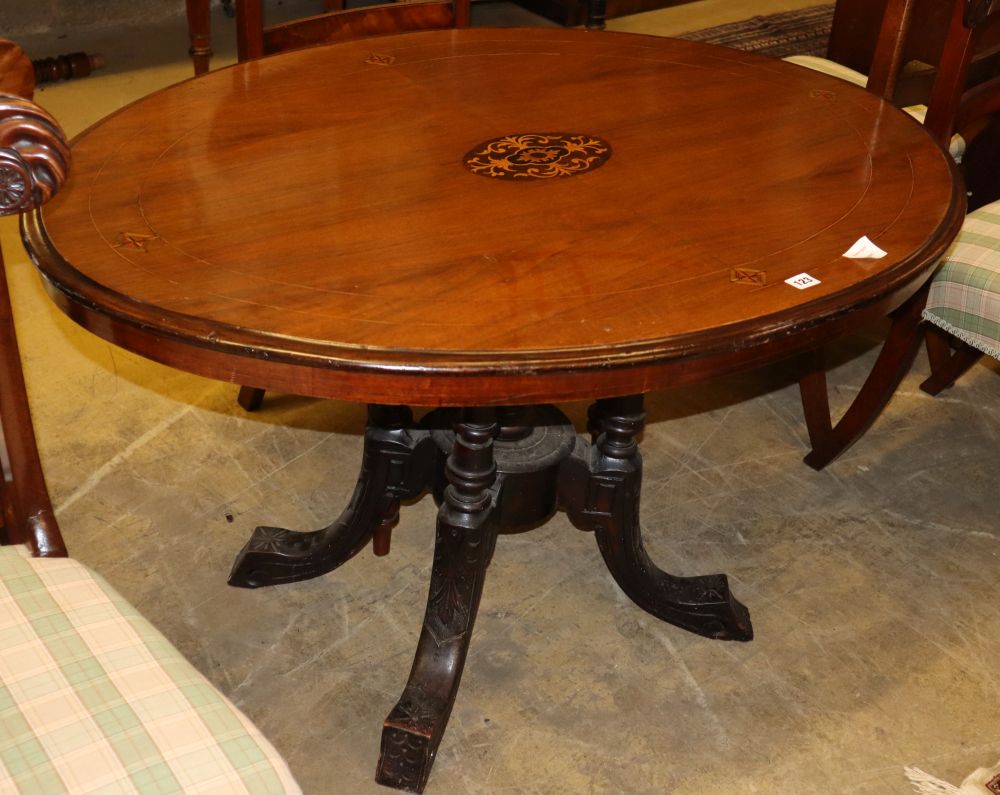 A Victorian inlaid walnut loo table, W.116cm, D.84cm, H.68cm